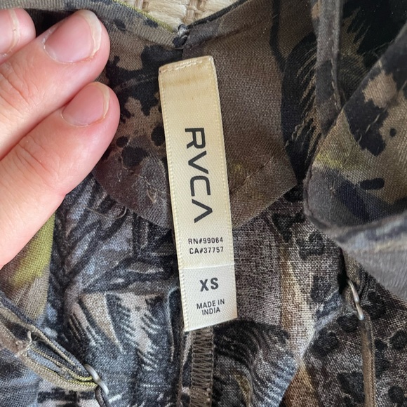 RVCA Women’s romper - Picture 4 of 4